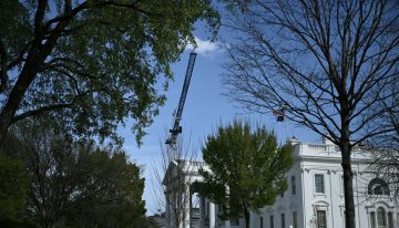 Tribunal permite que continúe construcción de salón baile de la Casa Blanca, al menos por el momento