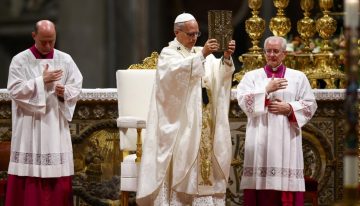 León XIV denuncia la «idolatría del dinero» como raíz de los conflictos armados en la vigilia por la paz