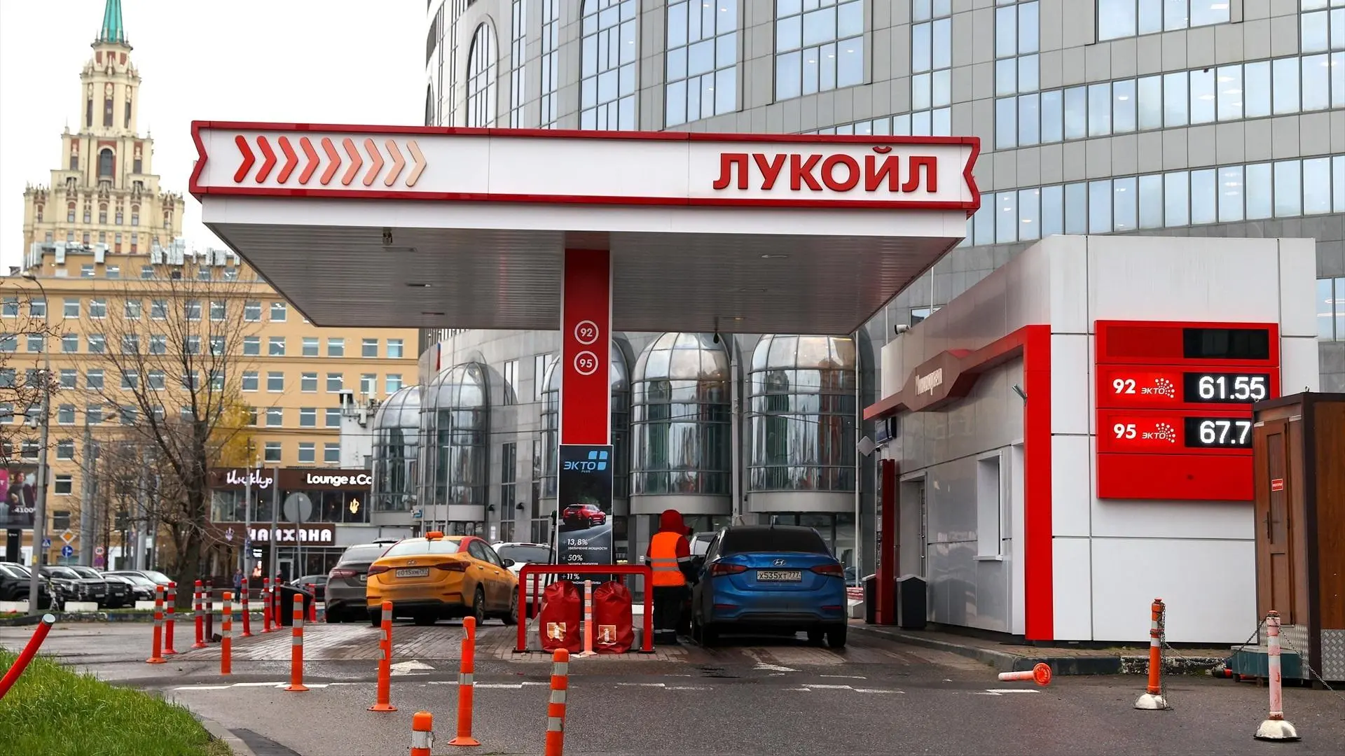 Ucrania ataca instalaciones de la petrolera Lukoil y un oleoducto en el oeste de Rusia