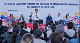 Certeza jurídica a familias queretanas con entrega de escrituras públicas: Felifer