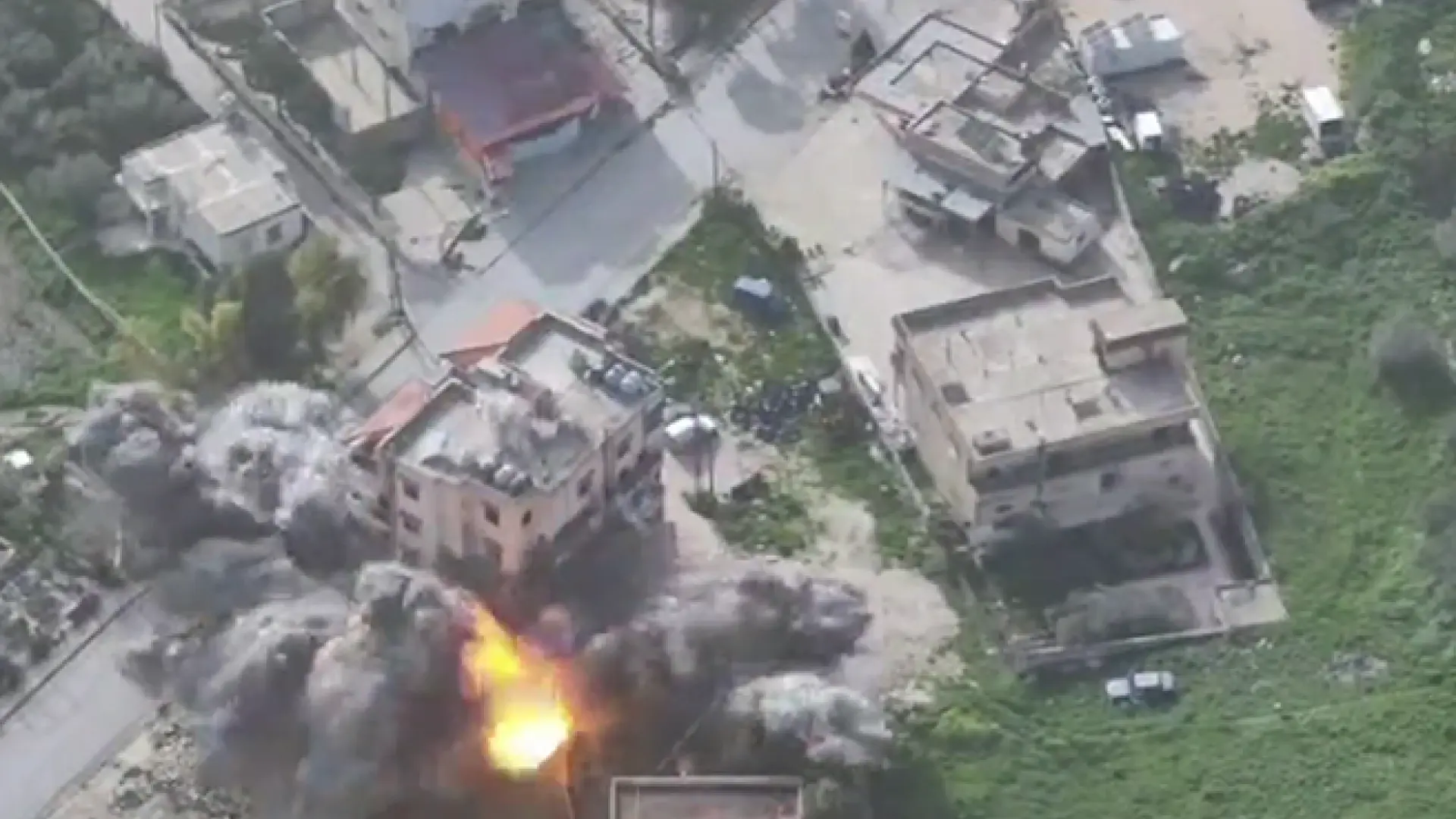 Así ha sido el momento en el que Israel ha destruido una mezquita en Líbano para «eliminar» a supuestos miembros de Hezbolá