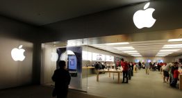 Apple cae en Wall Street tras informes sobre fallas y retrasos en el iPhone plegable