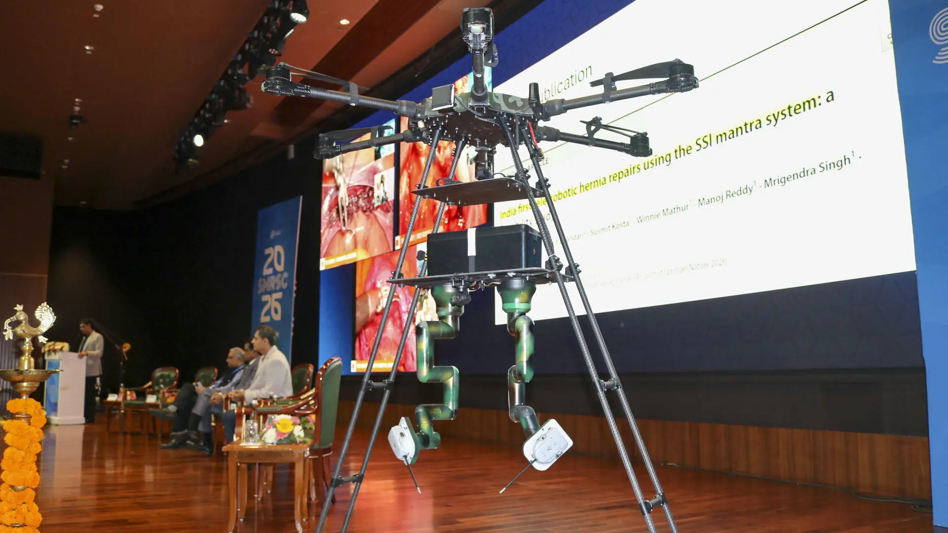 Así es el dron cirujano diseñado para poder operar en zonas de guerra