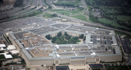 Juez de EU acusa al Pentágono de violar orden judicial al sacar a periodistas de sus instalaciones