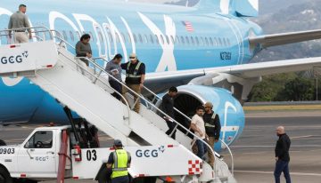 Costa Rica recibe primer grupo de migrantes deportados por EU dentro de acuerdo