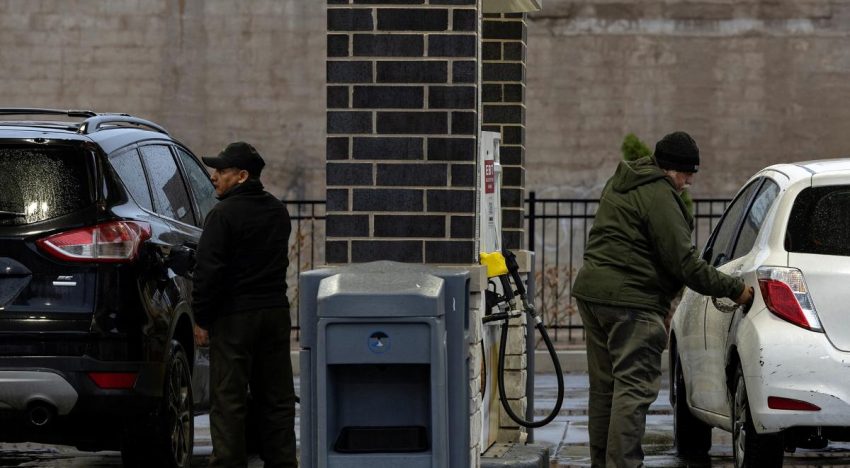 Gasolina en EU subiría de nuevo tras colapso del cese al fuego en Irán