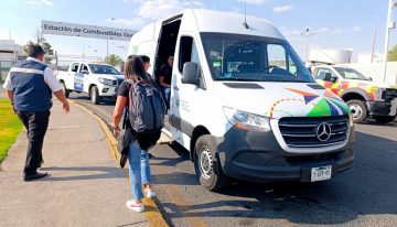 Conductores de plataformas de transporte bloquean acceso al aeropuerto internacional de Guadalajara