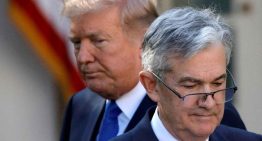 Trump amenaza con despedir a Powell