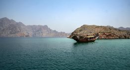 Irán amenaza con cerrar de nuevo el estrecho de Ormuz si continúa el bloqueo de EU a puertos