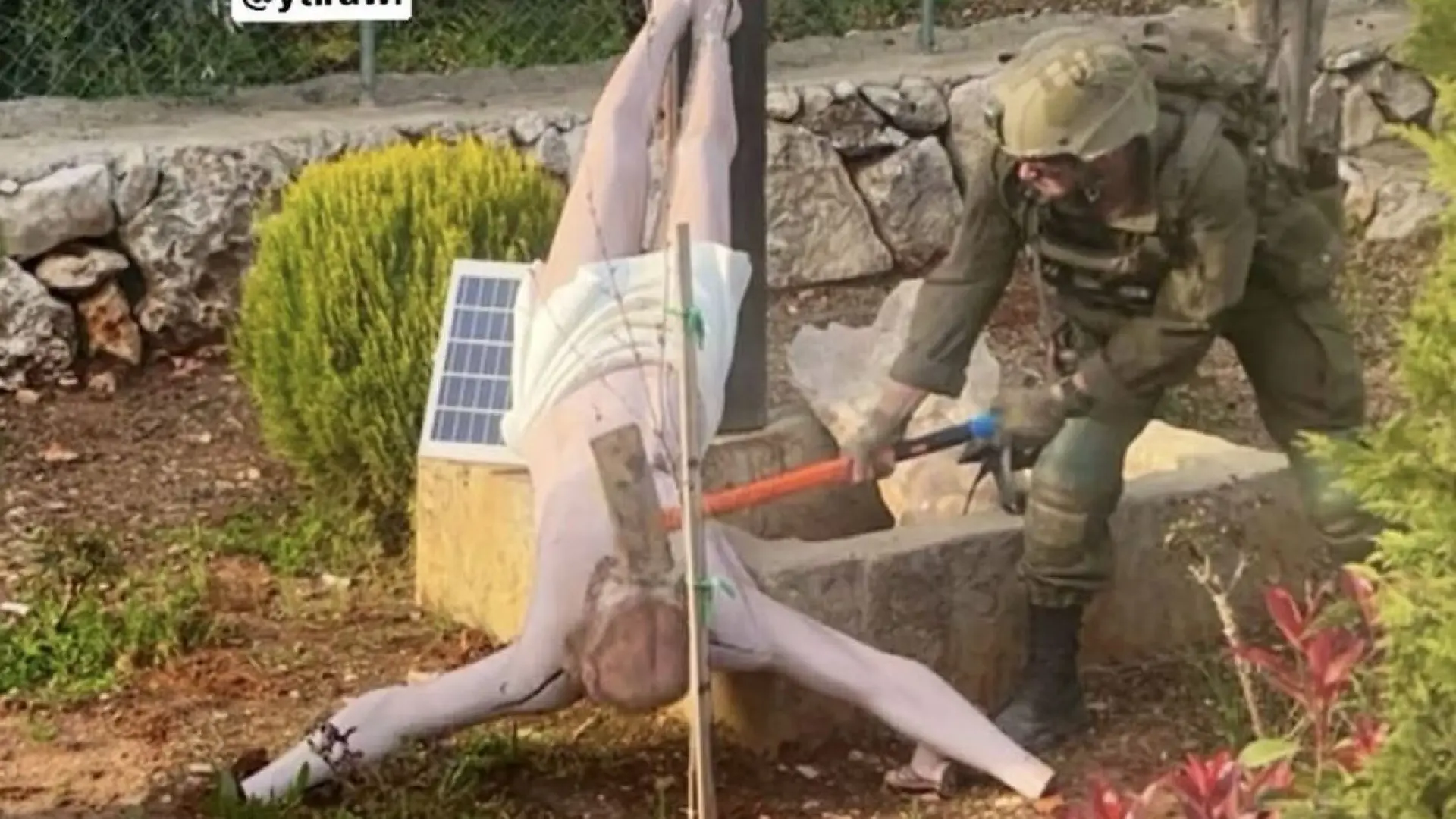 El ministro de Exteriores de Israel califica de «grave y vergonzoso» que un soldado de las FDI destruyera una figura de Jesucristo