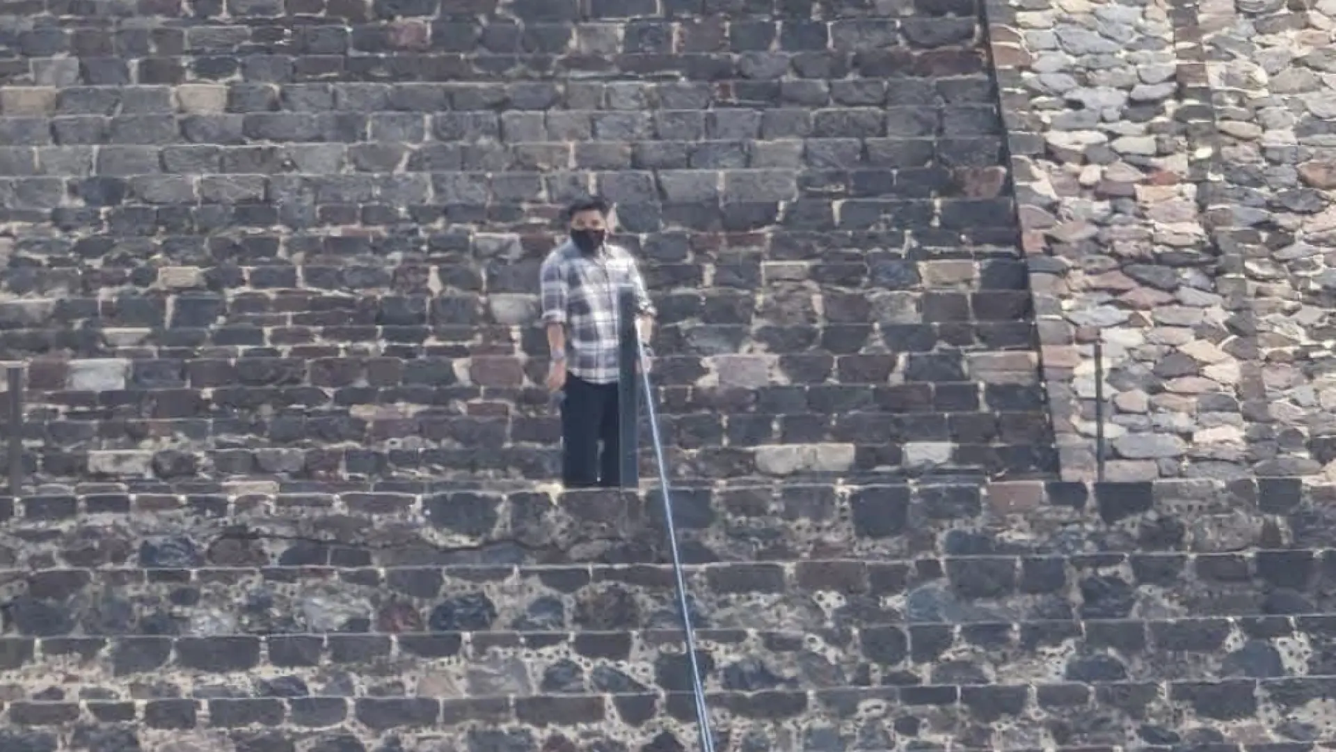 Identifican a un joven mexicano como el autor del tiroteo contra turistas en Teotihuacán