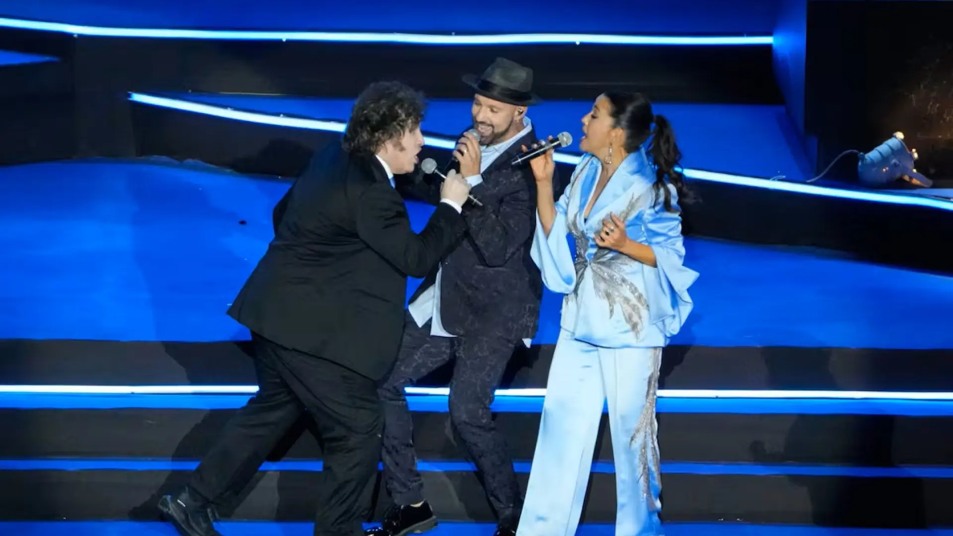 Milei vuelve a dar el 'show' y se sube al escenario del Monte Herzl en Israel a cantar 'Libre' de Nino Bravo