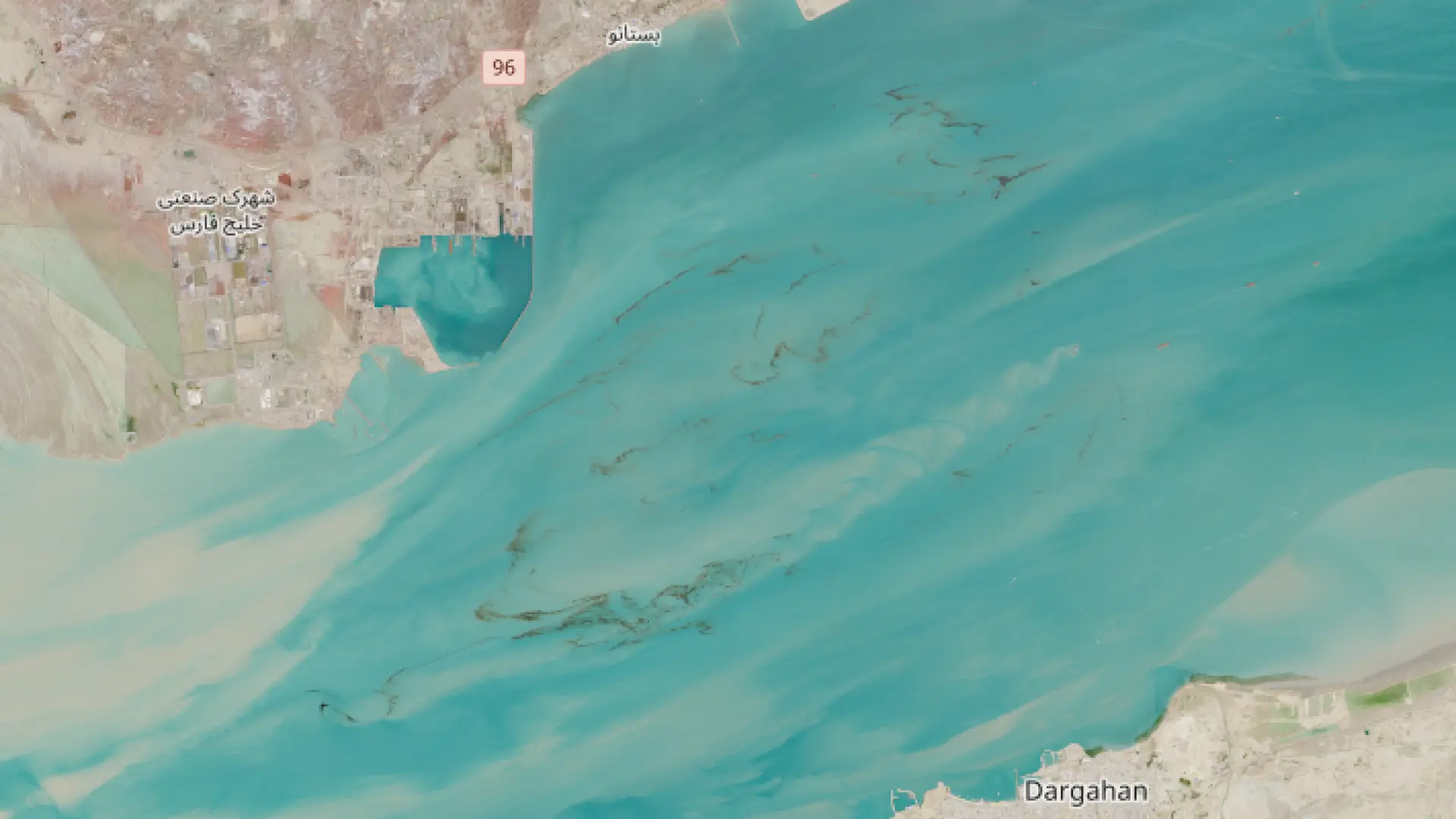 Copernicus capta imágenes satelitales de los derrames de petróleo en el estrecho de Ormuz por la guerra en Irán