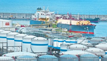 Crudo subió tras informe de ataques aéreos y lucha de poder en Irán