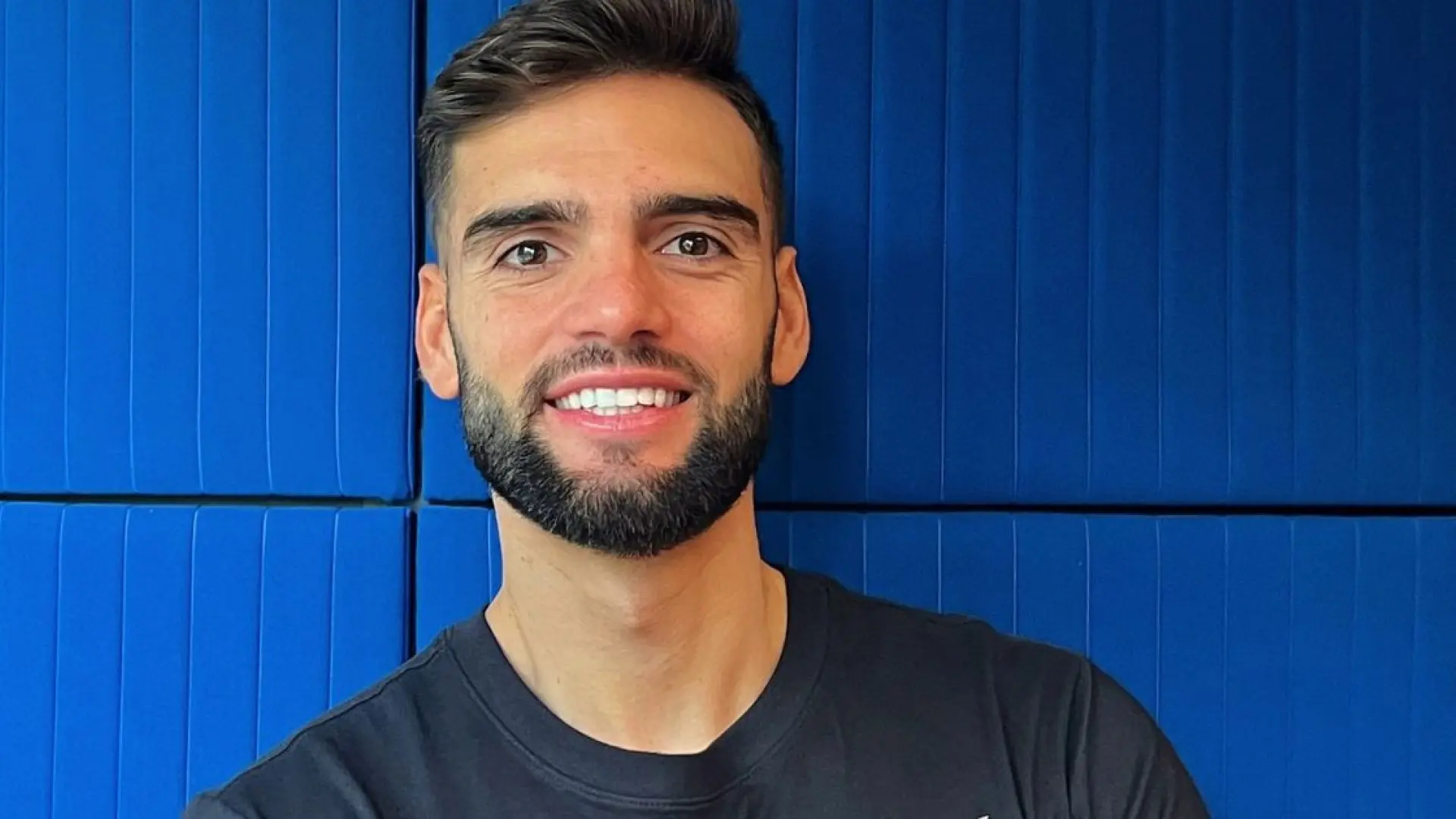 Víctor Jiménez, fisioterapeuta sobre cómo recuperarse tras correr una maratón: «Quedarse parado o sentado durante horas no ayuda nada»