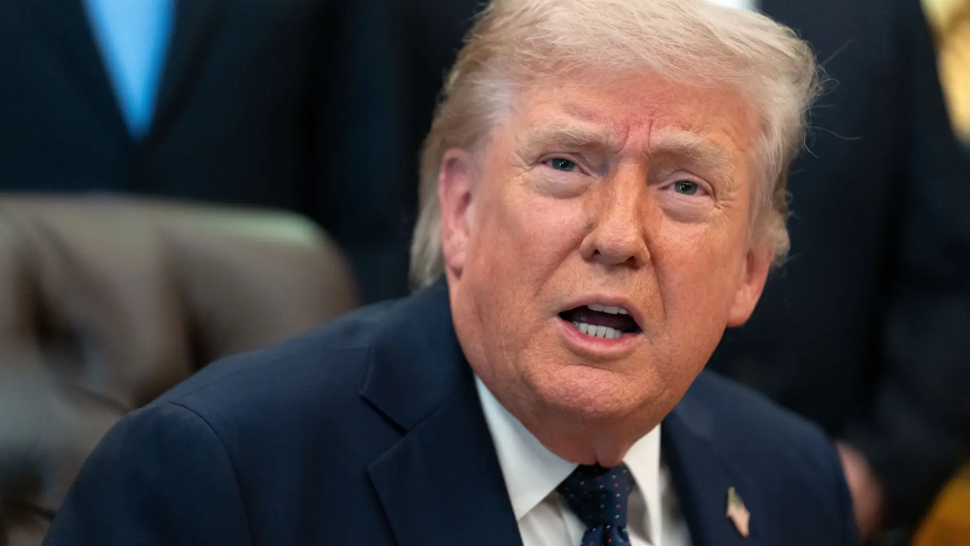 Trump amenaza a Reino Unido con un «gran arancel» si no elimina el impuesto sobre servicios digitales