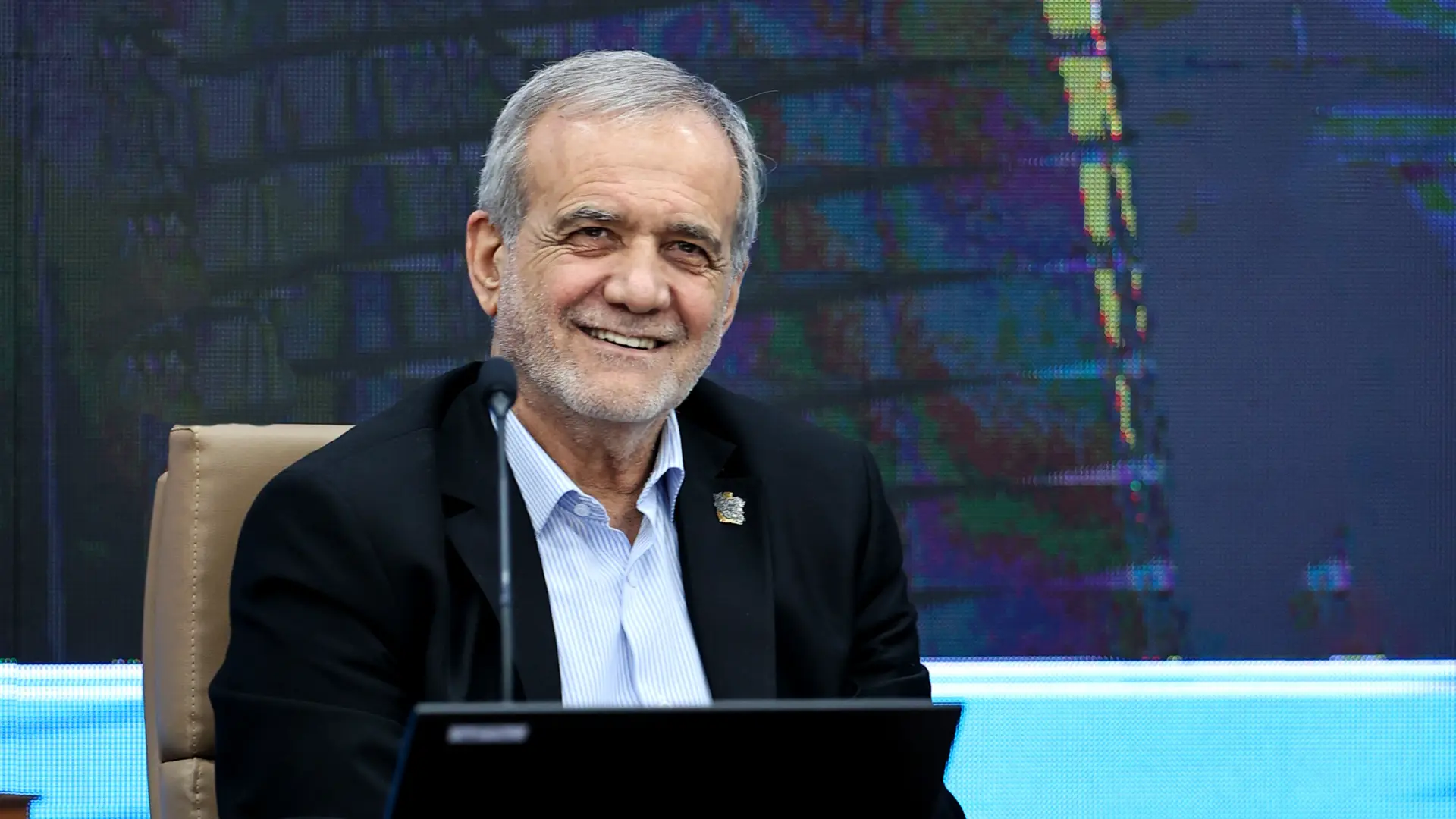 El presidente de Irán, Masud Pezeshkian, pide a los iraníes reducir el consumo eléctrico