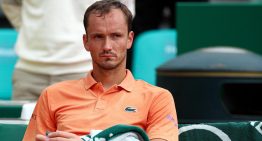 Zverev y Medvedev necesitan tres sets para pasar a tercera ronda en Madrid