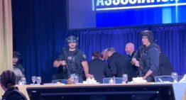 Trump sale resguardado de cena de corresponsales en la Casa Blanca tras presunto tiroteo