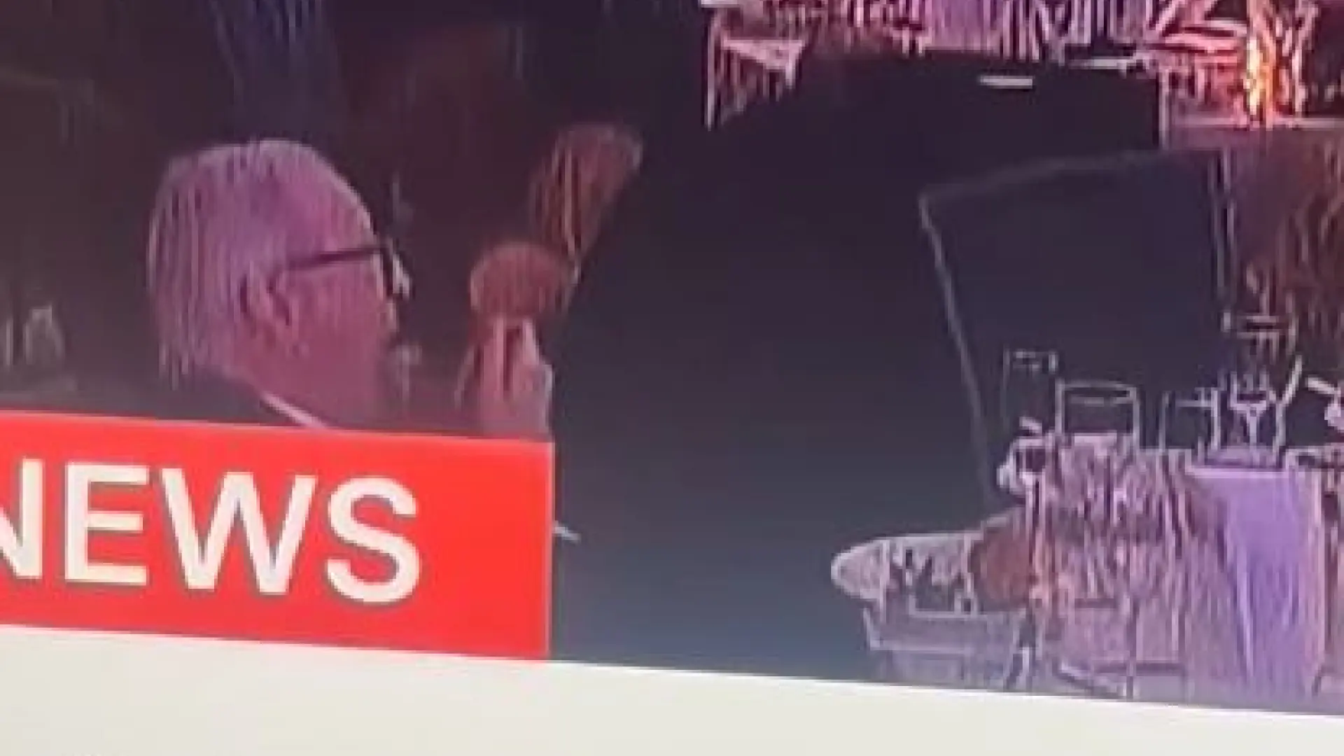 Las redes se rinden ante el invitado que no dejó de comer tras el tiroteo en la cena de los corresponsales con Trump