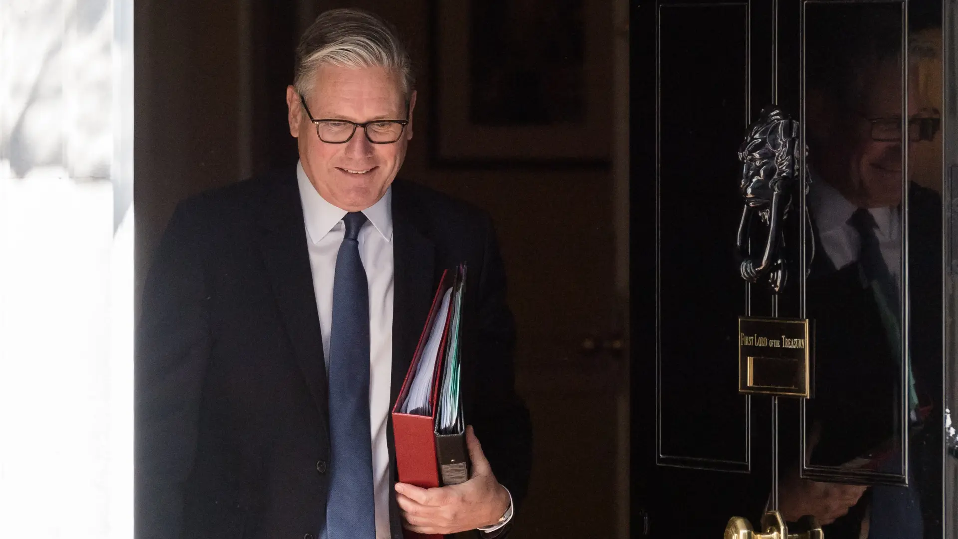 Starmer no dimitirá por el escándalo Mandelson y se ve preparado para presentarse a la reelección