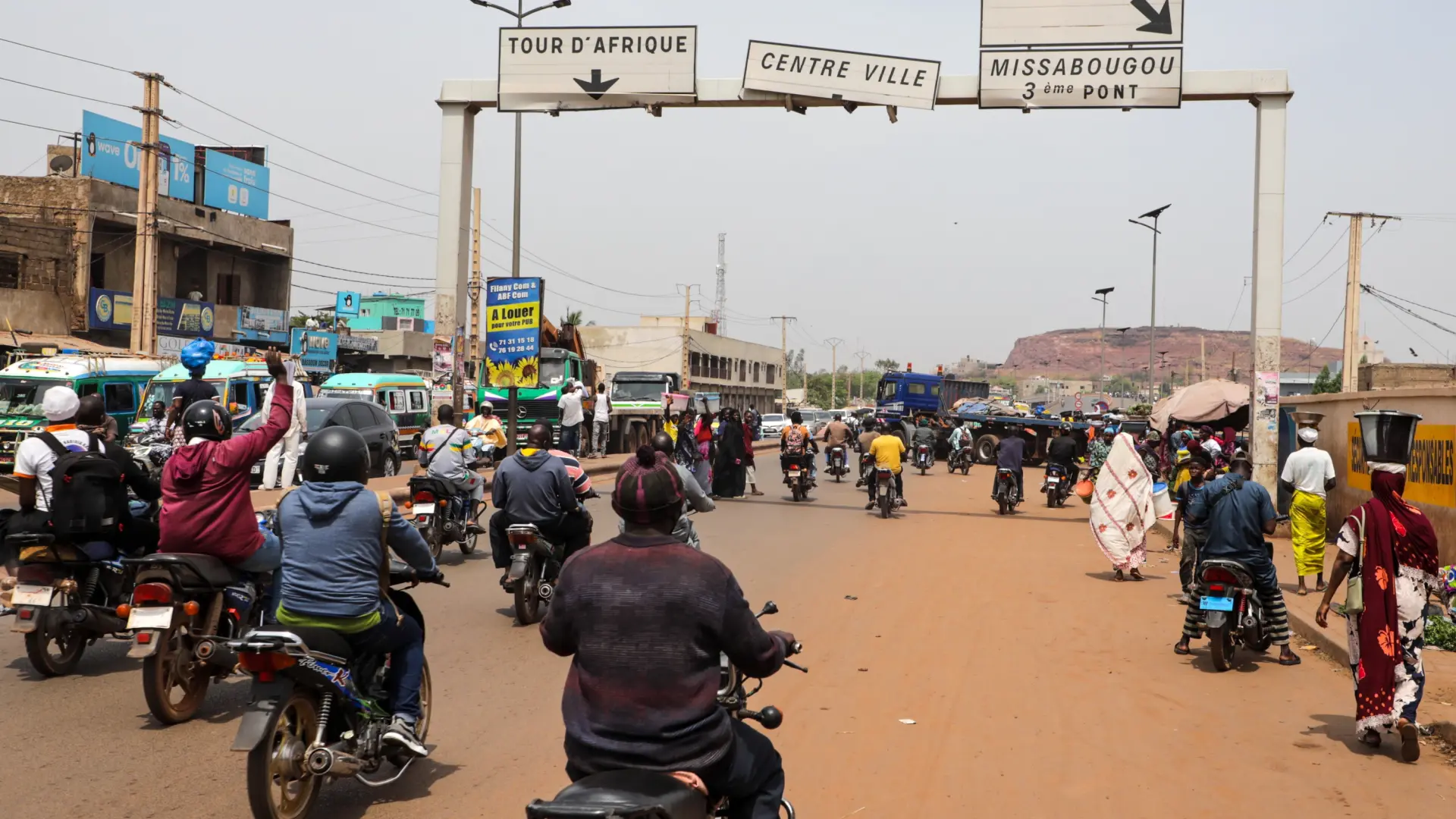 Regresan los 26 españoles atrapados en Mali tras los ataques terroristas del fin de semana