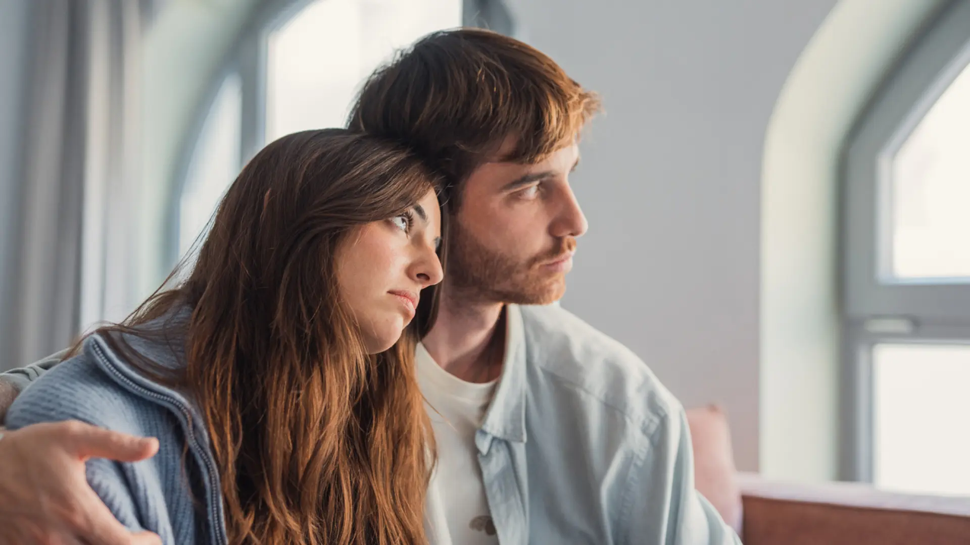 Ángela Fernández, psicóloga: «A veces no eres tú y tu apego ansioso contra el mundo, hay vínculos donde un día te buscan y otros desaparecen»