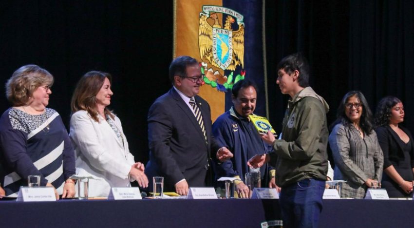 El futbol también es materia de lectura y un vínculo con las juventudes