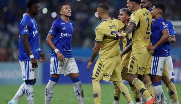 El picante final de Cruzeiro vs Boca: corridas y empujones tras un partido repleto de discusiones en la Copa Libertadores 2026