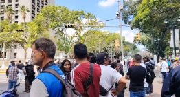 En VIDEO: manifestantes se suman a la concentración en la plaza Morelos en Caracas este #30Abr