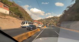 Reportan fuerte retraso en el peaje de Tazón este #5Abr (Video)