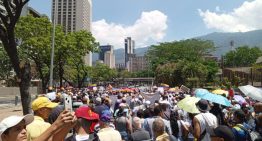 VIDEO: trabajadores evadieron piquetes de la PNB para retomar su ruta original hacia Miraflores