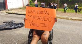 VIDEO: familiares exigen traslados ante reportes de presuntas muertes de reclusos en Yare III