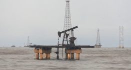 Petroleras desempolvan plataformas almacenadas en Venezuela mientras se revisan los contratos