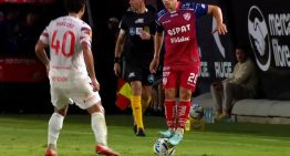 La AFA anunció que se pondrá firme con los jugadores que se paren sobre la pelota: será amonestado y se cobrará tiro libre indirecto