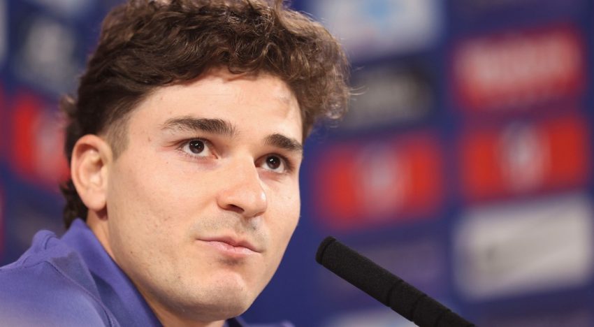 «Una pelota de mentiras»: Julián Alvarez volvió a cruzar los rumores de una venta al Barcelona antes de la semi vs Arsenal por la Champions