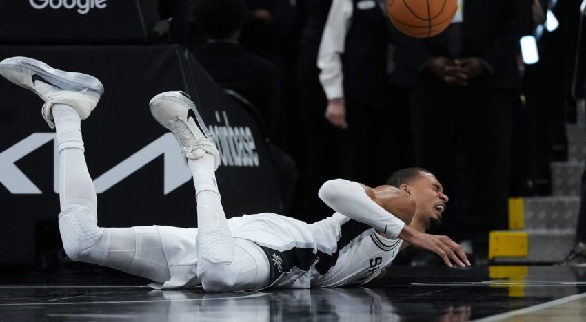 La tremenda caída de cara del gigante Victor Wembanyama que estremeció los Playoffs de la NBA