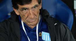 Racing no puede salir del pozo y Gustavo Costas está enojadísimo: » Estoy muy mal por el partido desastroso que hicimos»