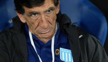 Racing no puede salir del pozo y Gustavo Costas está enojadísimo: » Estoy muy mal por el partido desastroso que hicimos»