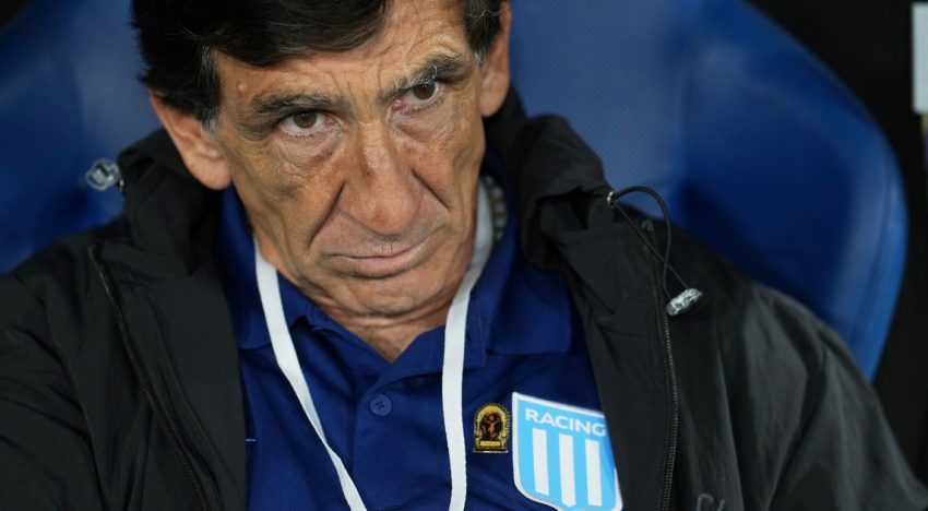 Racing no puede salir del pozo y Gustavo Costas está enojadísimo: » Estoy muy mal por el partido desastroso que hicimos»
