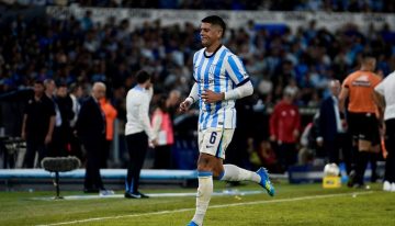 La noche negra de Marcos Rojo: del reclamo por el penal al error grosero y la infantil expulsión en Racing vs River