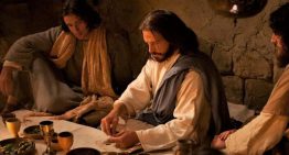 Jueves Santo: Jesús nos enseña a amar sirviendo