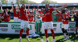 Ascendió York City en una definición de locos: dos goles en tiempo añadido y dos invasiones masivas al campo en la quinta división inglesa