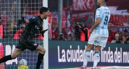 Maravilla Martínez y la peor tarde de su vida con Racing: del penal que quiso picar, al gol errado insólito que festejó todo Independiente