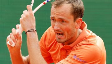 Medvedev cayó 6-0 y 6-0 contra Berrettini, reventó su raqueta durante 40 segundos y se metió en un top 5 nefasto donde está Gaudio