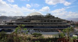 Ropa sucia y tabletas de chocolate: cómo los presos políticos envían mensajes secretos desde El Helicoide