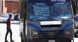 Evidencia del colapso de transporte: Camioneta circula por Caracas en condiciones peligrosas (VIDEO)