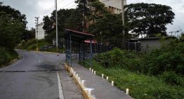 VIDEO: familiares de presos políticos denuncian detonaciones y despliegue militar en El Rodeo