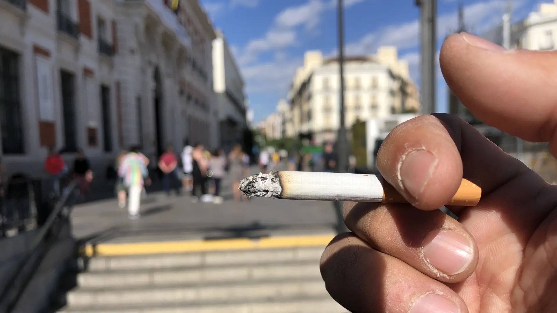 El país europeo que con menos fumadores: solo lo hace un 4% de su población