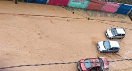 Fuerte aguacero dejó varias vías bloqueadas y casas afectadas en Caracas este #11Abr